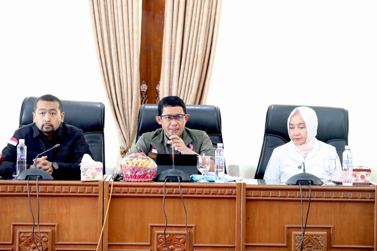 Foto : Kepala BNPB Letjen TNI Suharyanto memimpin rapat penanganan bencana. (ist/BNPB)