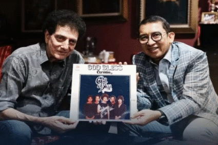 Menteri Kebudayaan Fadli Zon Minta  Ahmad  Albar Tandatangani Koleksi Album God Bless