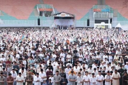 Ribuan Warga Kabupaten Bogor Padati Stadion Pakansari Laksanakan Shalat Idulfitri