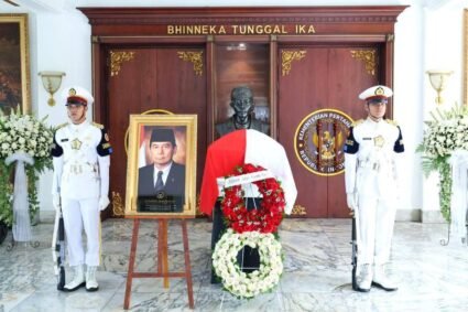 Wakil Menteri Pertahanan Donny Ermawan Pimpin Pelepasan Jenazah Juwono Sudarsono