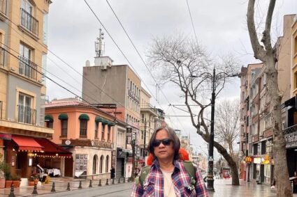 Akibat Perang Israel-Iran, Pegiat LiterasI Gola Gong dan Dua Anaknya Tertahan di Turki karena Penerbangan Distop