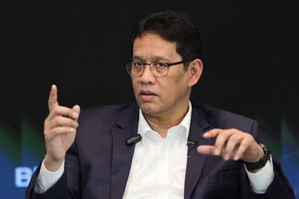 Kiat Ngeles dari Pertanyaan Serius Wartawan, Menkeu Purbaya Bilang Habis Makan Enak