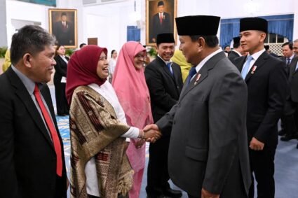 Presiden Prabowo  Lantik  Hakim Konstitusi, Ketua Ombudsman, dan Duta Besar 