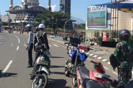 Penertiban Parkir Liar di Seputar Stadion Pakansari Makin Tegas