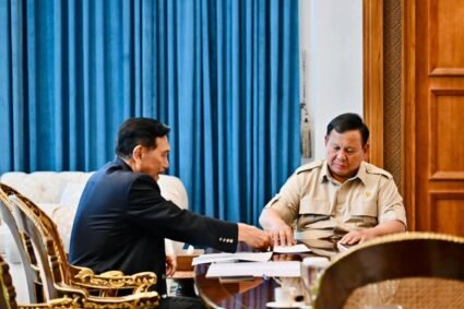 Ketua Dewan Ekonomi Nasional (DEN) Luhut Binsar Pandjaitan Menghadap Presiden Prabowo