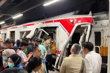 Insiden Kereta Argo Bromo Vs KRL di Stasiun Bekasi Telan Korban Empat Tewas dan 74 Luka
