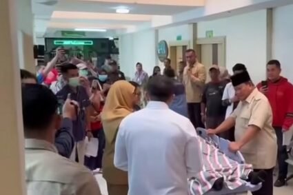 Presiden Prabowo Jenguk Korban Tabrakan KA di RSUD Bekasi  Bekasi, Rp1Newe — Presiden