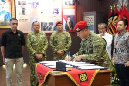 Sekjen Kemenhan Letjen TNI Tri Budi Utomo Hadiri Penandatanganan Jembatan Di Makopassus Cijantung