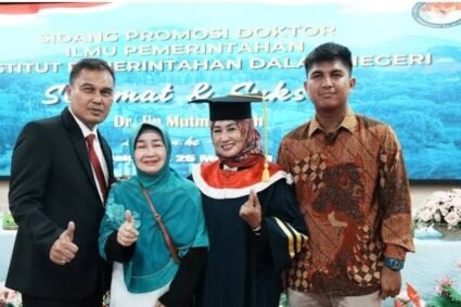 Konsep Tanggulangi Kemiskinan Berbasis AI, Iin Mutmainnah Raih Gelar Doktor