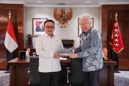 Kastaf Kepresidenan Jenderal TNI (Purn.) Dudung Abdurachman Terima  Executive Chairman B-Universe Enggartiasto Lukita