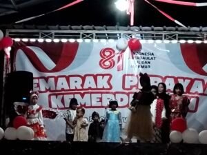 Fashion show oleh anak dan remaja