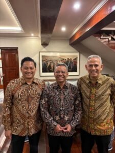 Suahasil Nazara bersama Thomas Djiwandono dan Anggito Abimanyu
