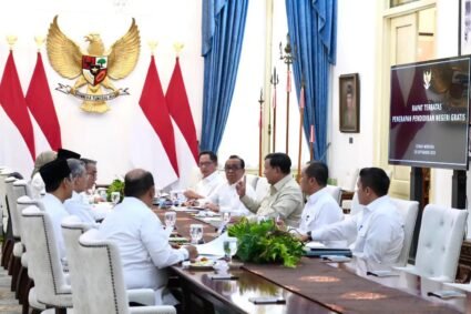 Presiden Prabowo Pimpin Ratas  Percepatan Penerapan Pendidikan Gratis di Sekolah Negeri
