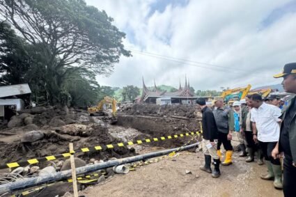 Temui Pengungsi Korban Banjir Bandang di Solok, Wapres Pastikan Keselamatan dan Kebutuhan Warga Terpenuhi